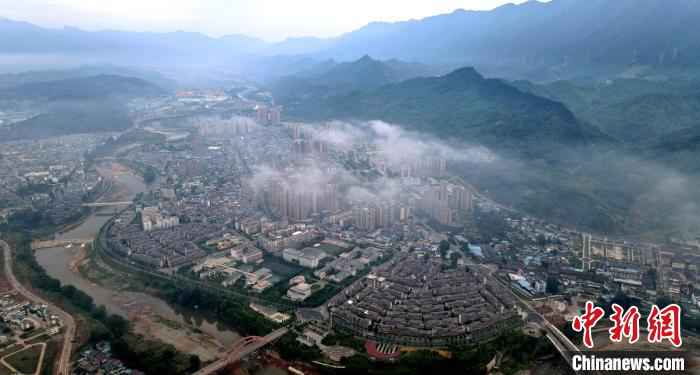 航拍芦山县城全景。　刘忠俊 摄