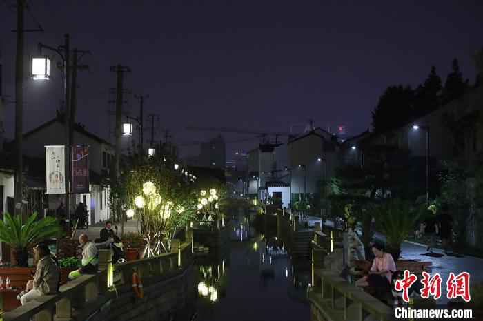 夜间造景亮化，有效烘托平江路“夜经济”良好氛围。　泱波 摄