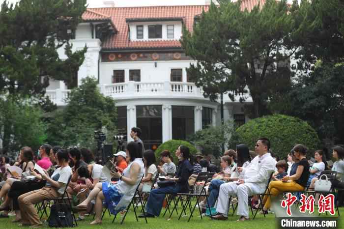 法国驻沪总领事官邸巴赛别墅首次向民众开放。　张亨伟 摄