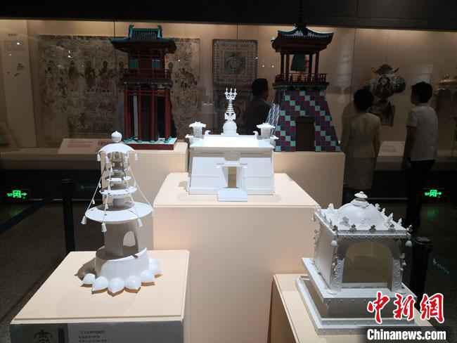 图为3D打印的敦煌石窟壁画建筑物。　冯志军 摄