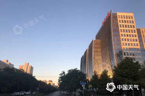 霜降至！北京天气依旧晴朗 今夜最低气温仅3℃周末将升温