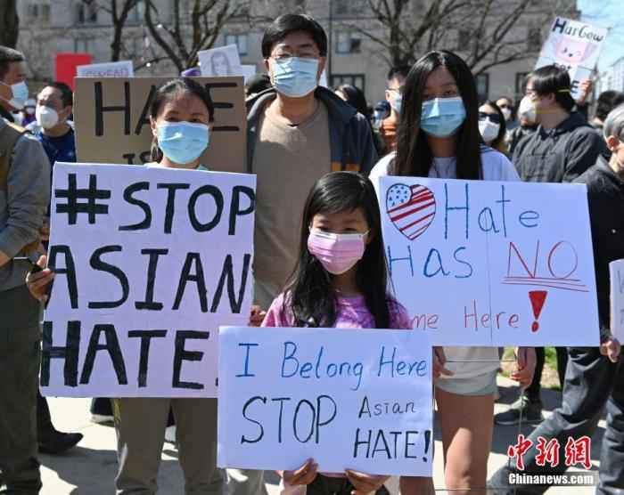 当地时间3月21日，来自美国大华府地区的数百民众在首都华盛顿举行集会，抗议针对亚裔的仇恨和暴力行为。
/p中新社记者 陈孟统 摄