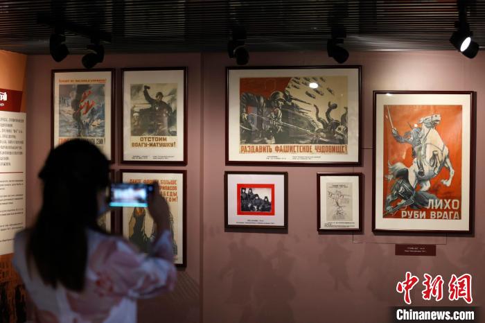 9月3日，“斯大林格勒保卫战——大无畏精神和英雄气概的象征”专题展览在抗战馆开幕。　富田 摄